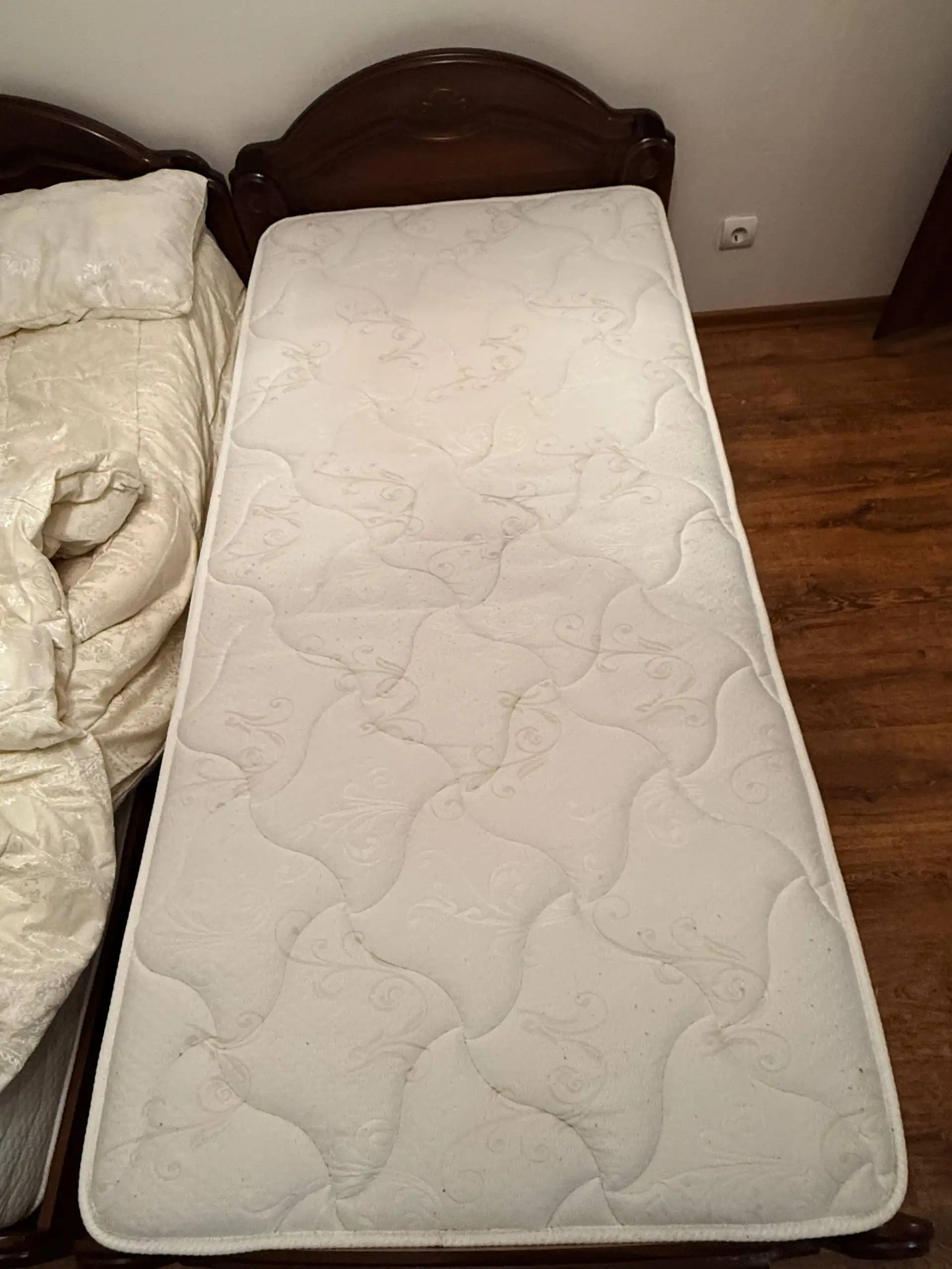 Диван, две кровати и матрасы - Барахолка в Люберцы