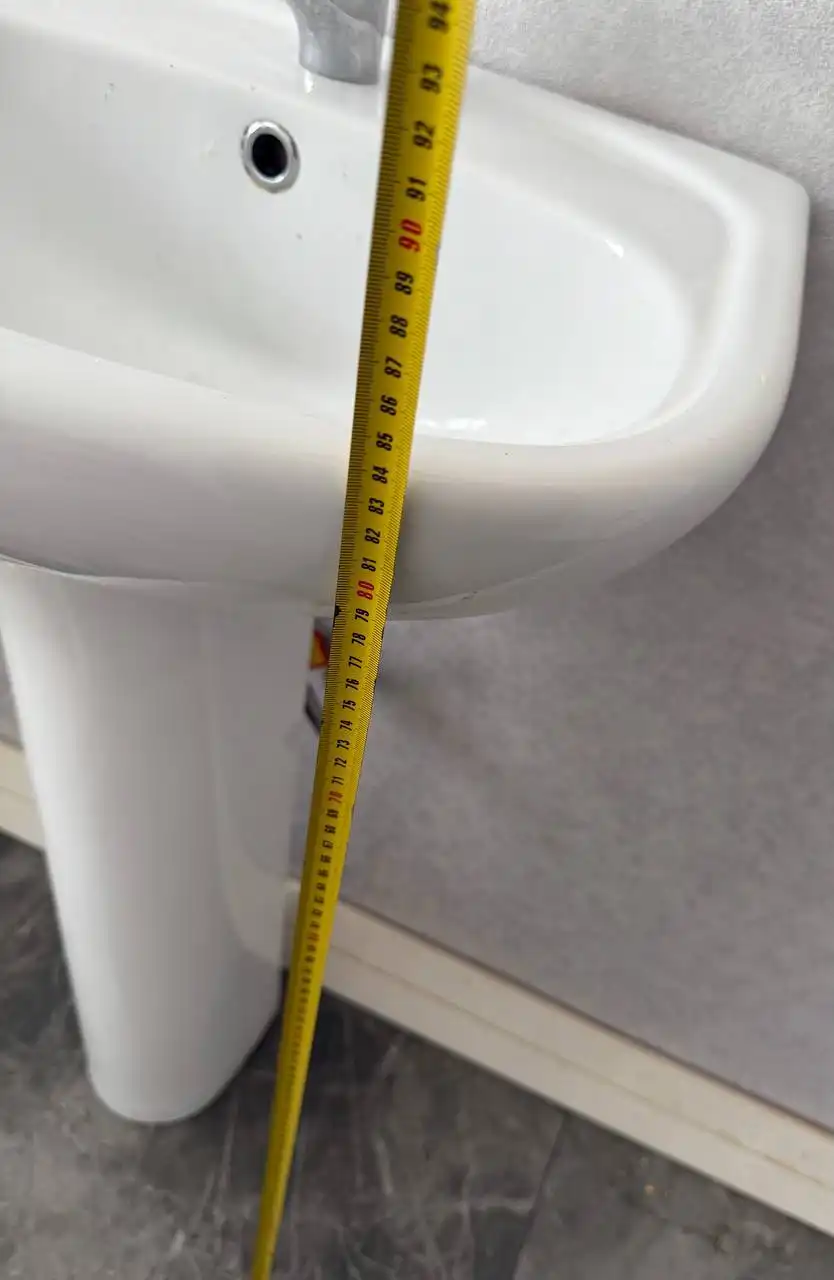 Раковина с пьедесталом, смесителем и сифоном - Сантехника (Для дома и дачи) в Люберцы