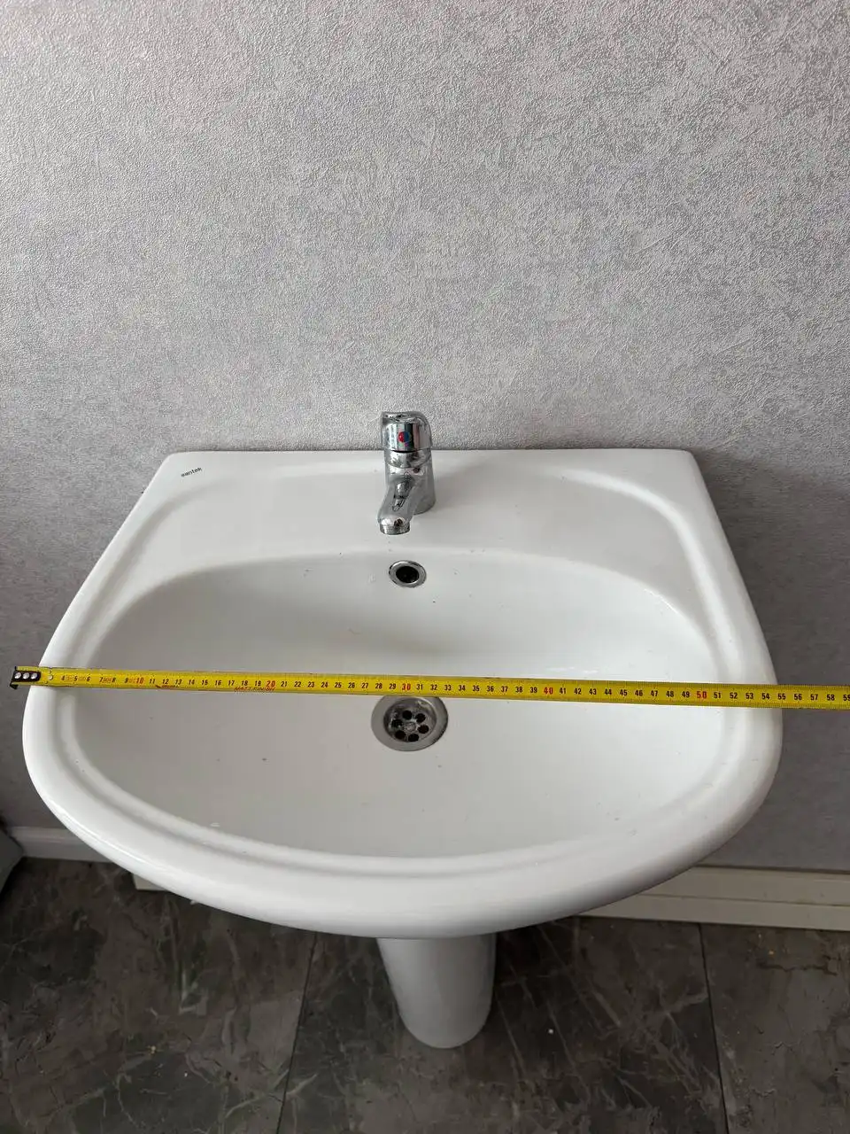 Раковина с пьедесталом, смесителем и сифоном - Сантехника (Для дома и дачи) в Люберцы