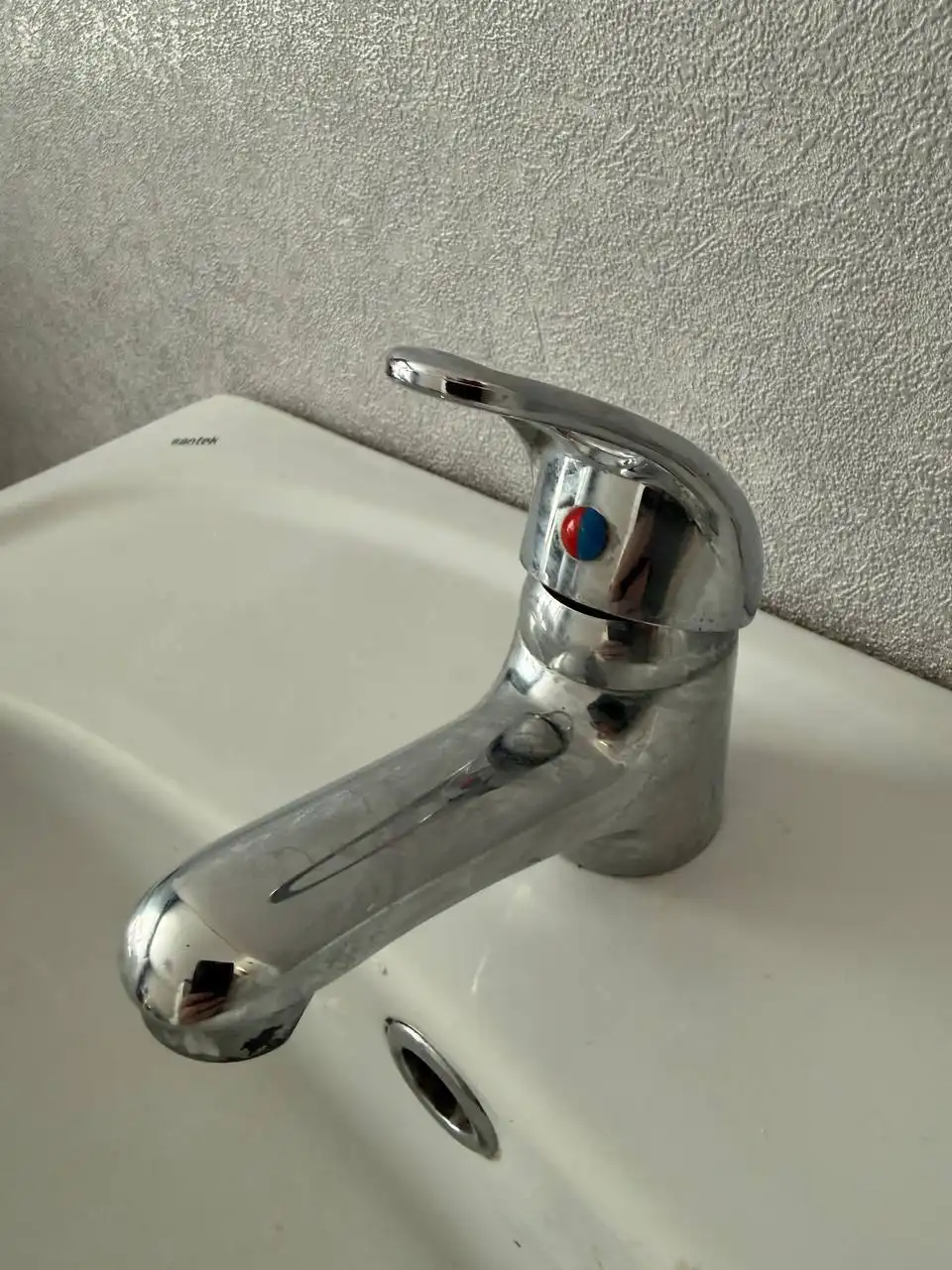 Раковина с пьедесталом, смесителем и сифоном - Сантехника (Для дома и дачи) в Люберцы