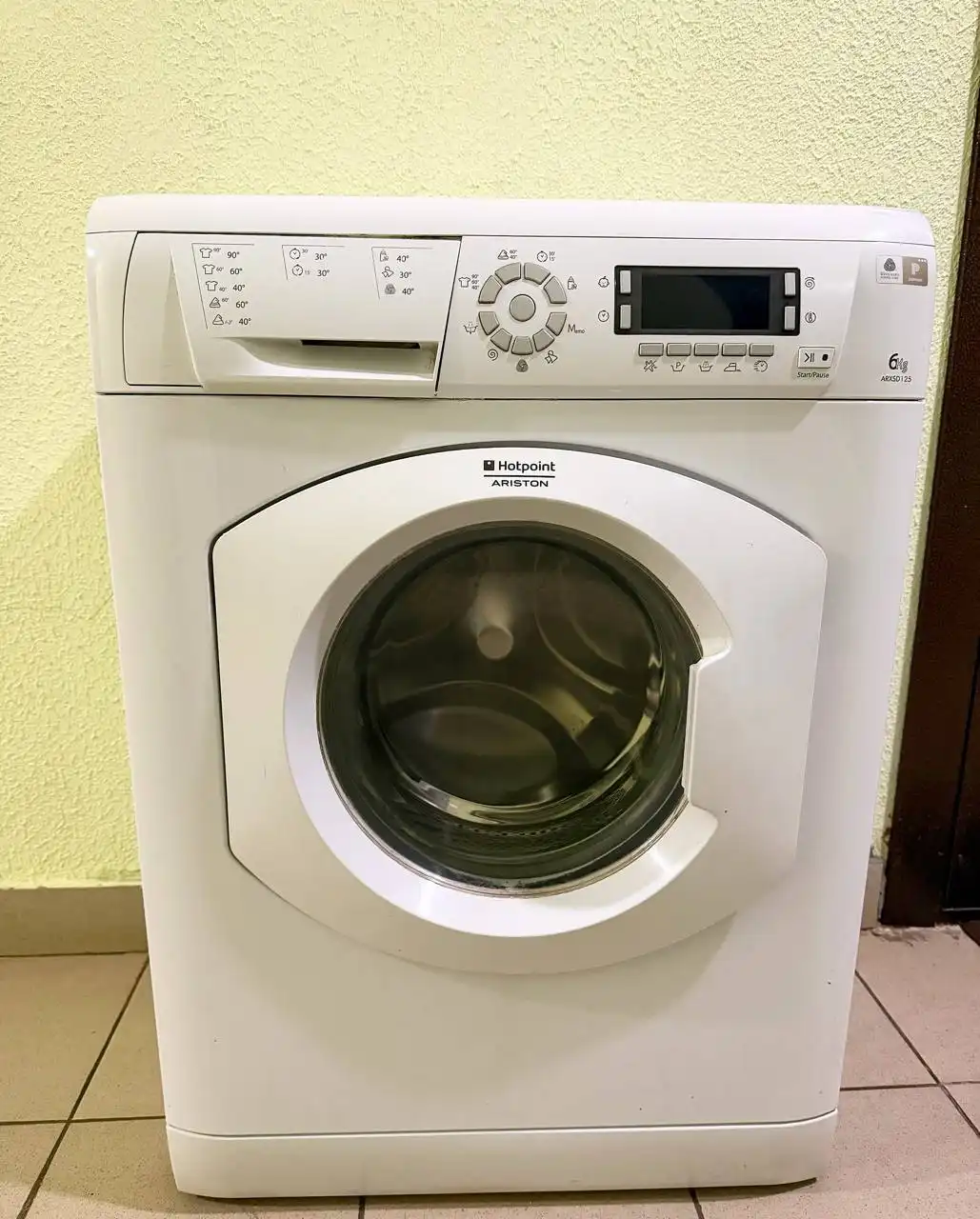 Стиральная машина Ariston 6 кг узкая - Бытовая техника (Барахолка) в Люберцы