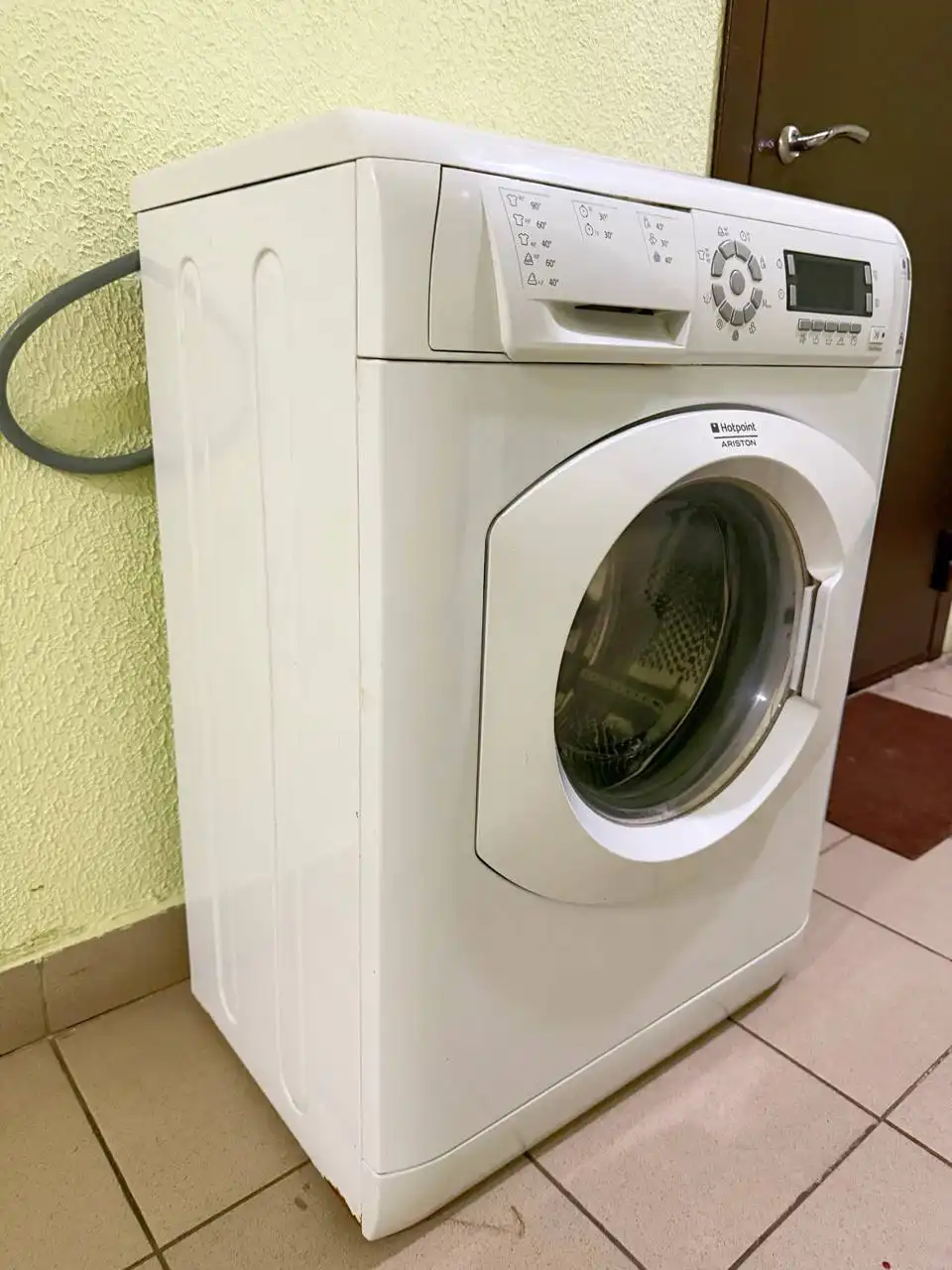 Стиральная машина Ariston 6 кг узкая - Бытовая техника (Барахолка) в Люберцы