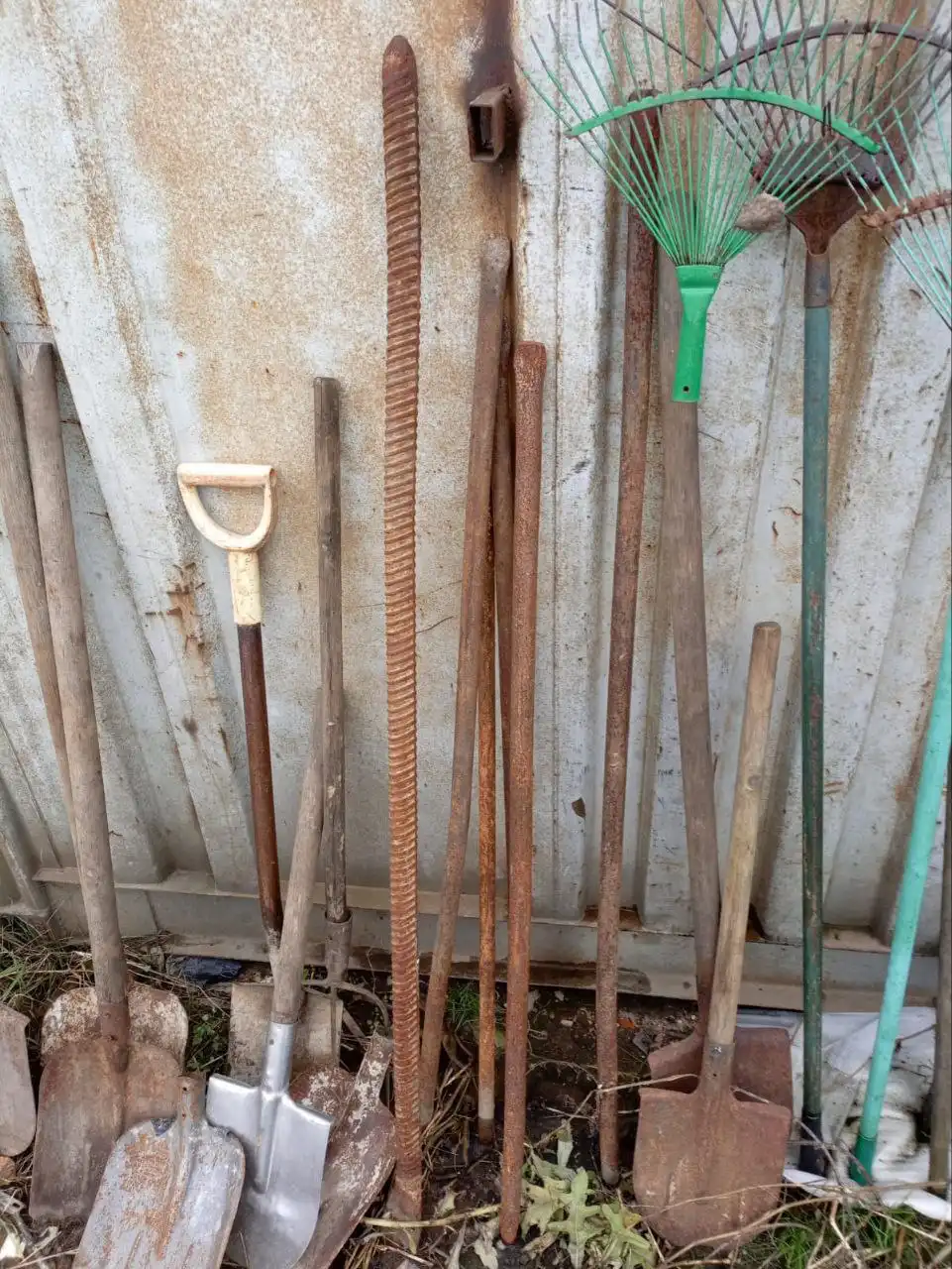 Продажа зимней резины, дисков, запчастей и инвентаря - Автозапчасти и аксессуары (Барахолка) в Балашиха