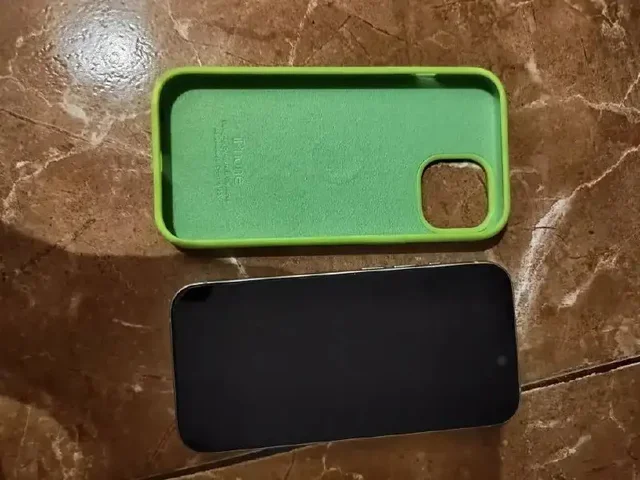 Продажа iPhone 15 128GB с АКБ 96% - Зарядные устройства в Некрасовка