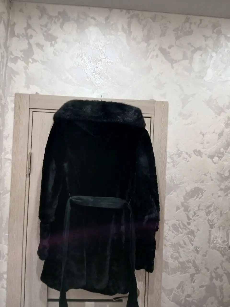 Продам шубу из мутона с капюшоном - Верхняя одежда (Одежда) в Люберцы