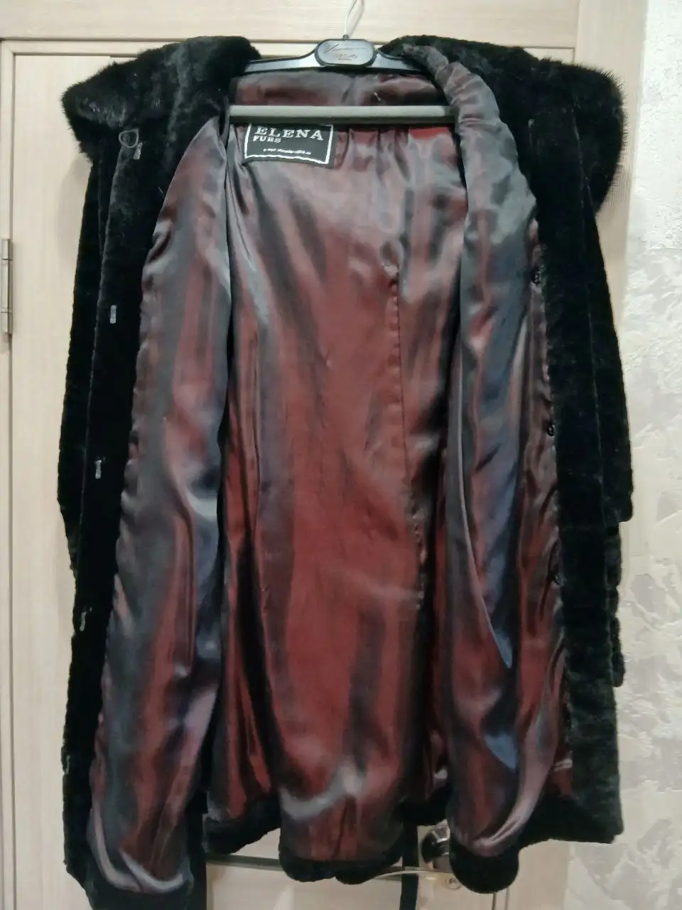 Продам шубу из мутона с капюшоном - Верхняя одежда (Одежда) в Люберцы