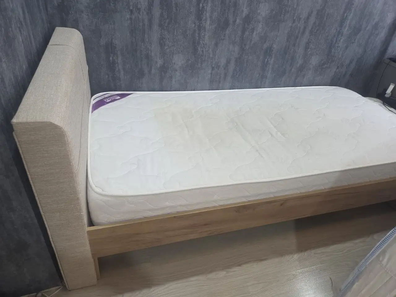 Кровать б/у с матрасом 90x200 - Мебель (Барахолка) в Люберцы