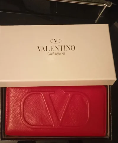 Кошелек Valentino из натуральной кожи - Детские книги в Люберцы