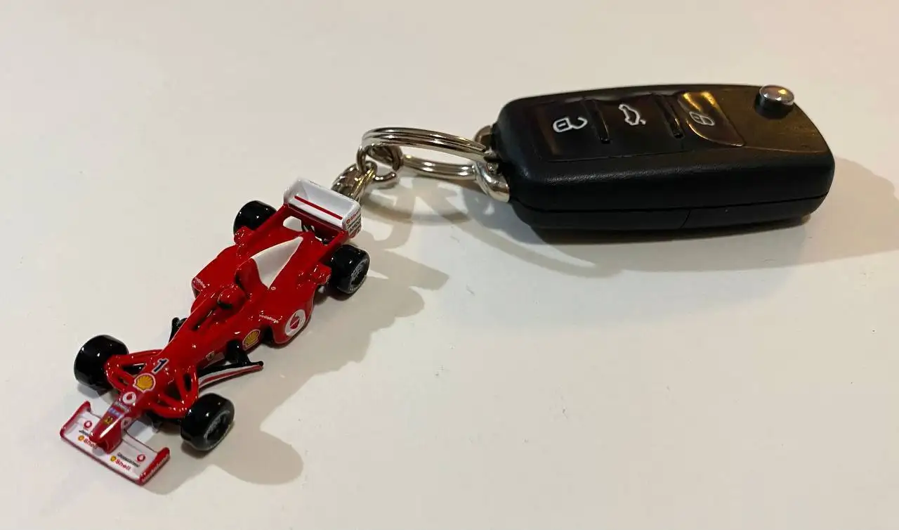 Стильный металлический брелок Ferrari в виде болида Формулы-1 - Сувениры/Коллекционирование (Хобби и отдых) в Люберцы