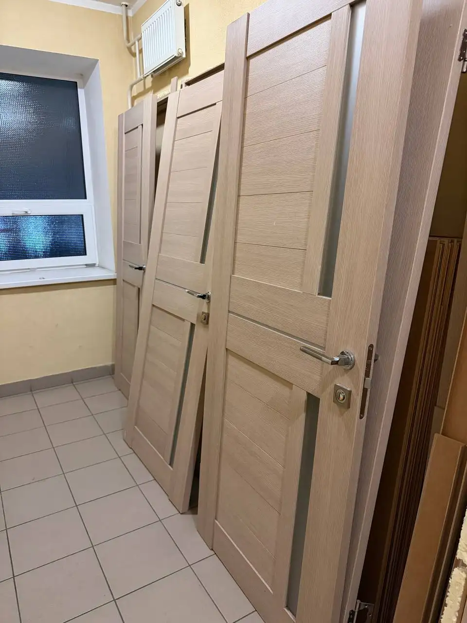 Продажа б/у дверей МДФ с экошпоном - Двери (Для дома и дачи) в Люберцы