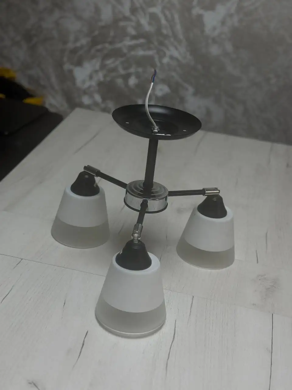 Продажа люстры, холодильника, стола и раковины - Барахолка в Люберцы