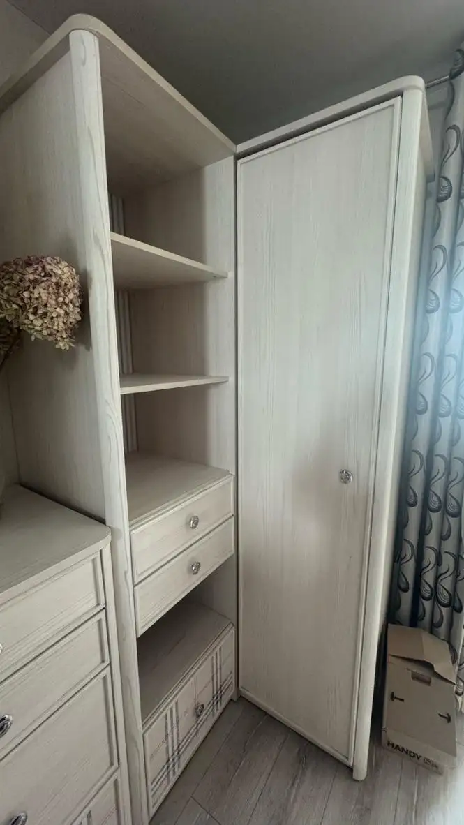 Продажа шкафа и двух тумбочек - Мебель (Барахолка) в Люберцы