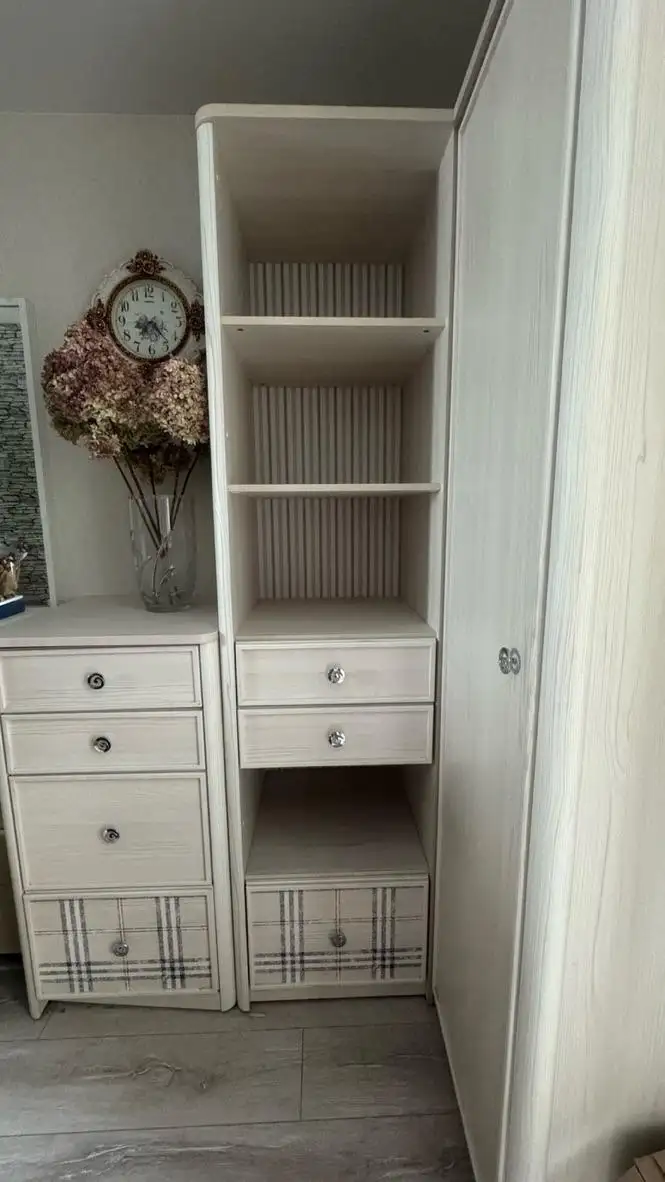 Продажа шкафа и двух тумбочек - Мебель (Барахолка) в Люберцы