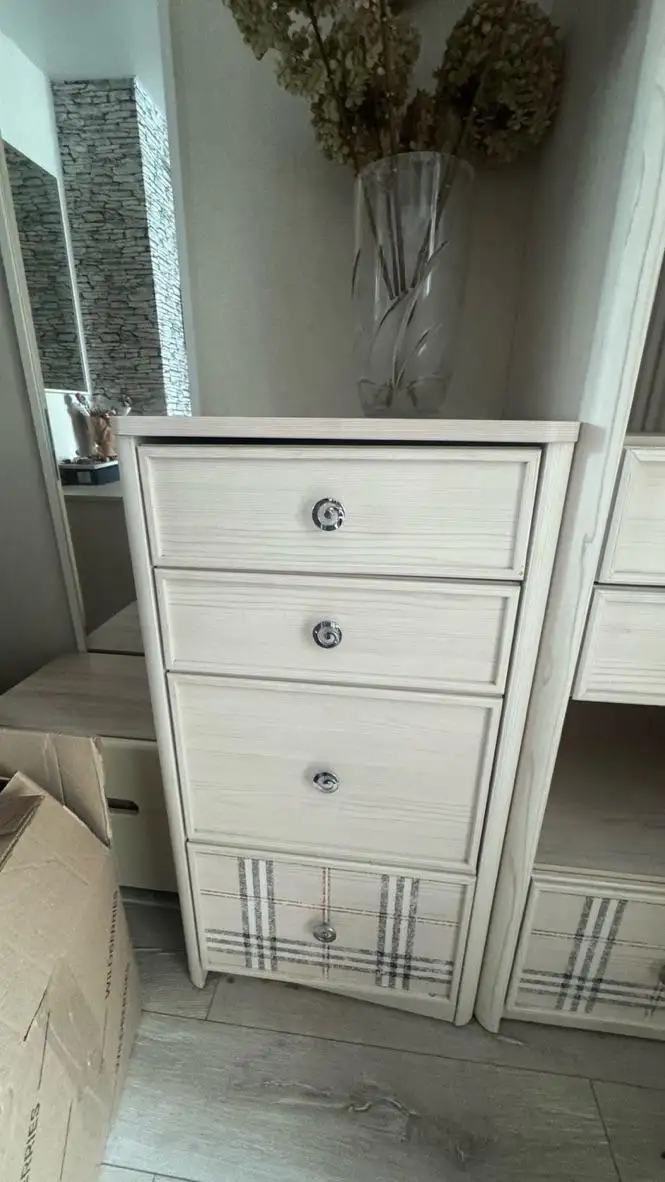 Продажа шкафа и двух тумбочек - Мебель (Барахолка) в Люберцы