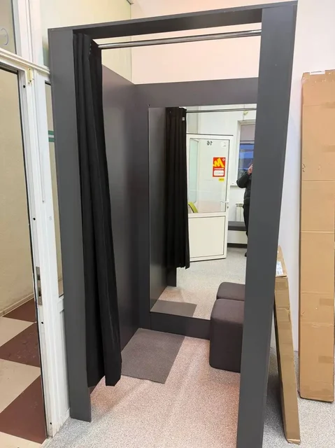 Примерочная и стол - Детская барахолка в Люберцы