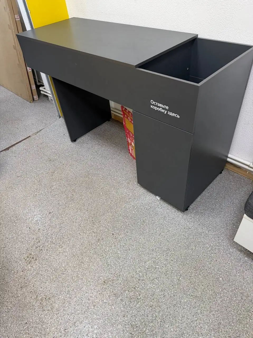 Примерочная и стол - Барахолка в Люберцы