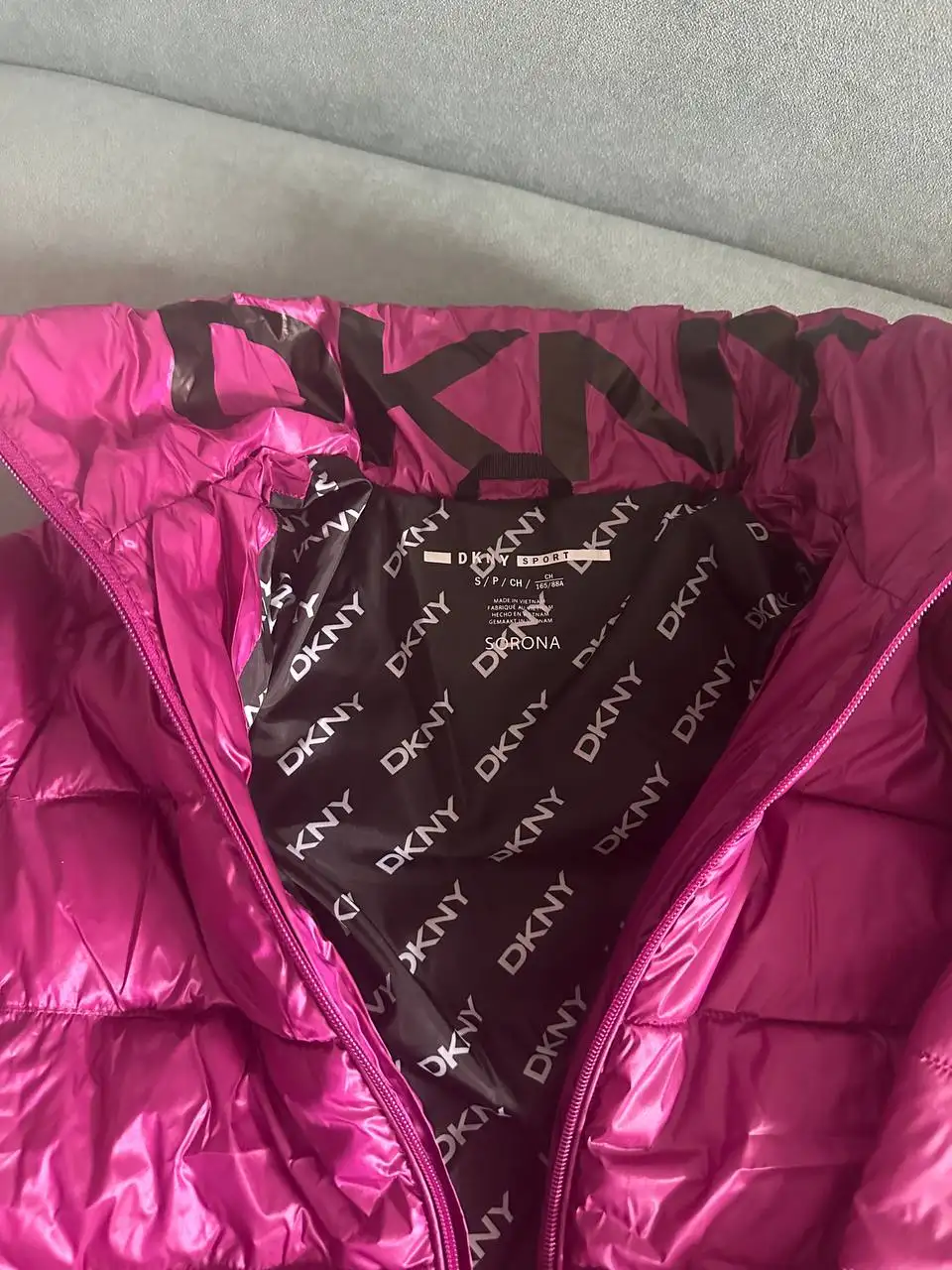 Куртка DKNY размер 42-44 - Верхняя одежда (Одежда) в Люберцы