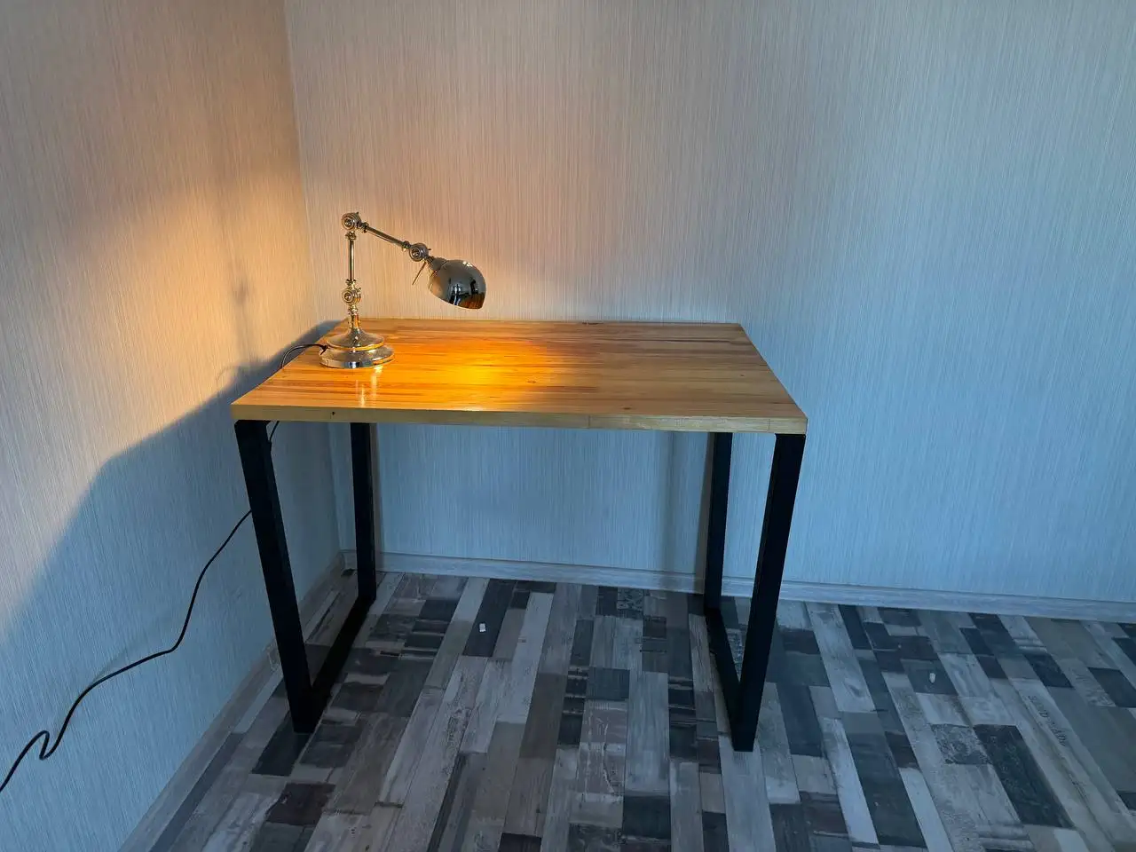 Стол лофт из натурального дерева со стальными опорами - Барахолка в Люберцы