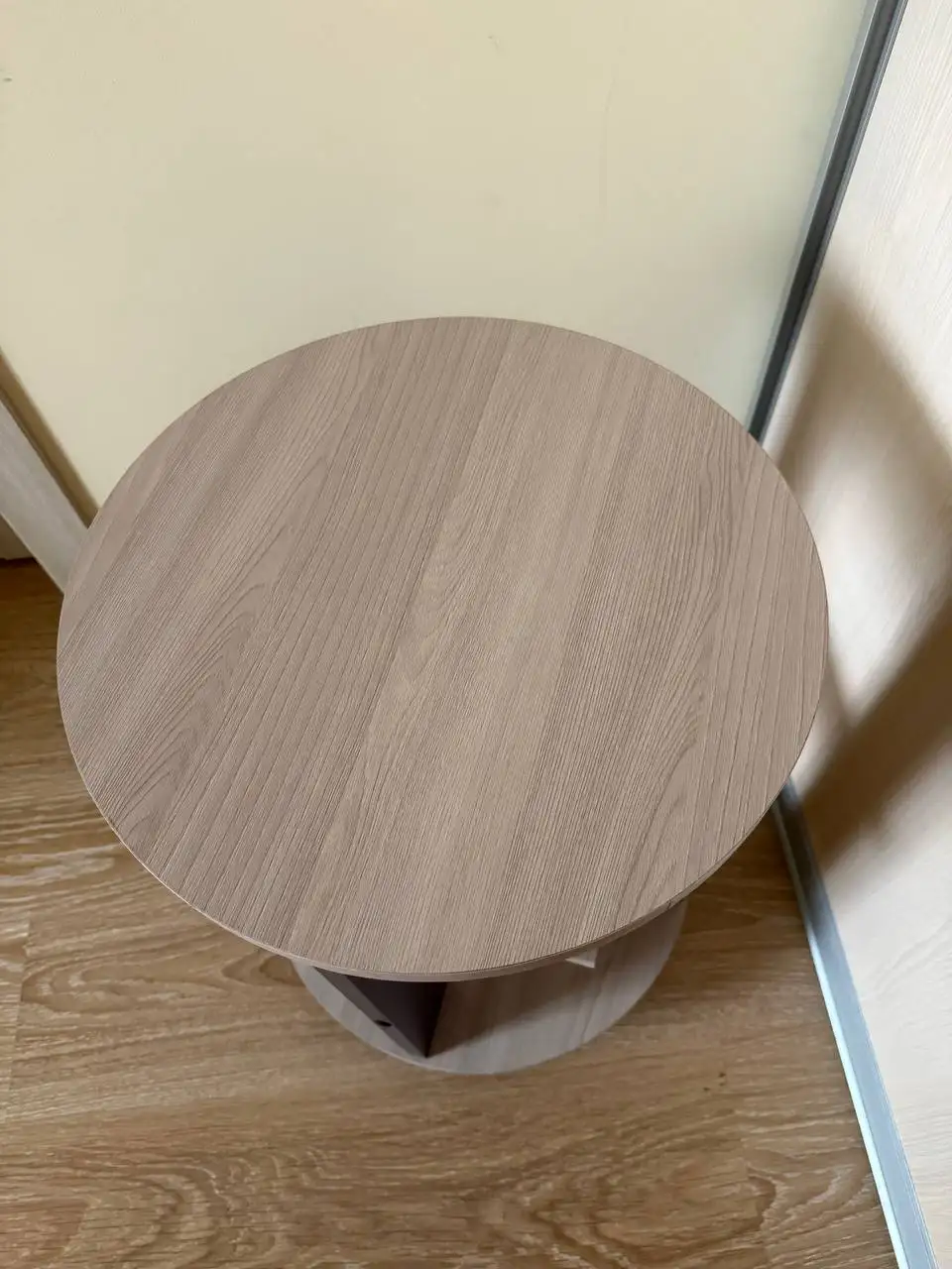 Журнальный столик на колесиках в идеальном состоянии - Мебель (Барахолка) в Люберцы