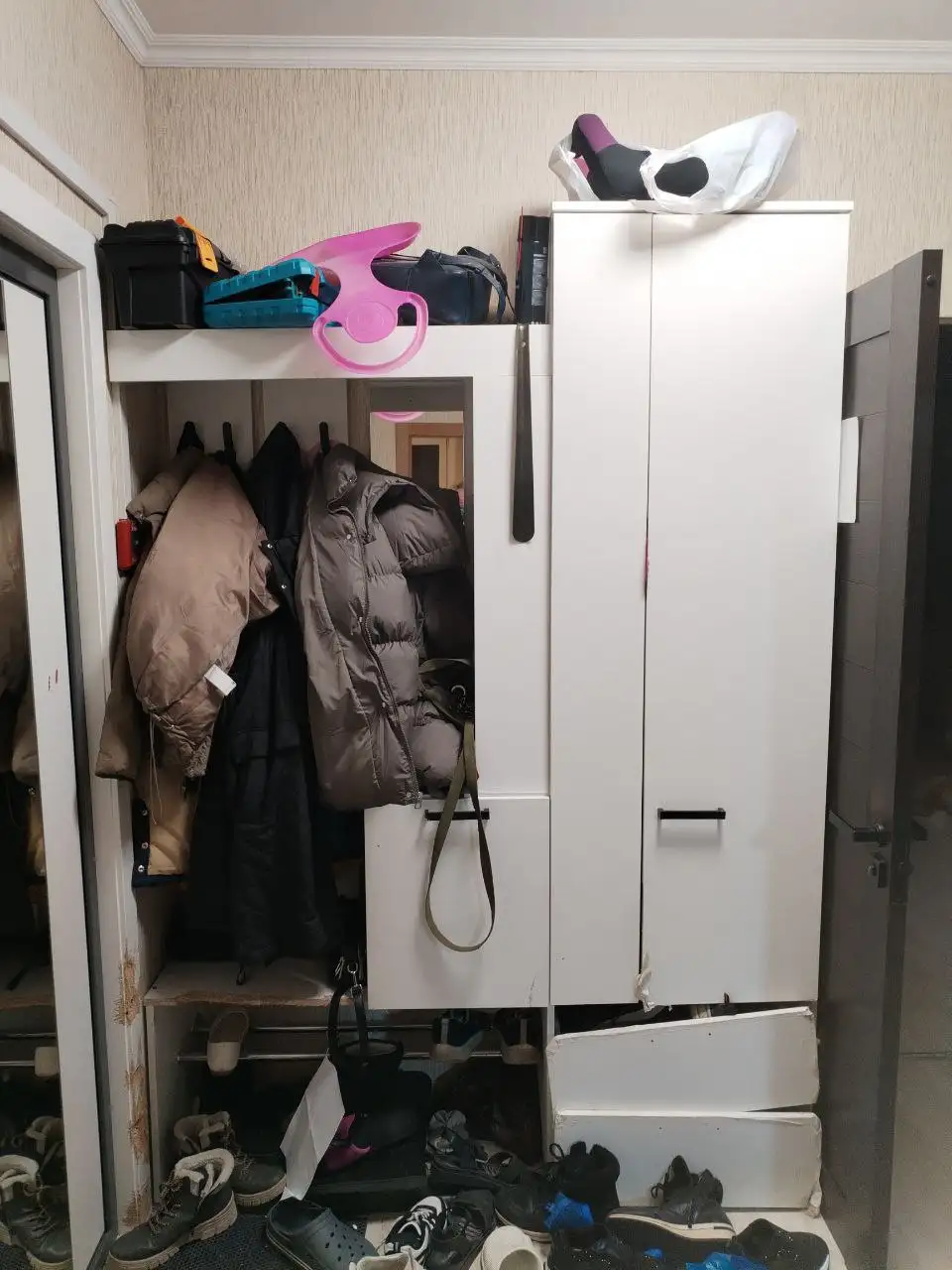 Прихожая бесплатно самовывоз - Мебель (Для дома и дачи) в Люберцы