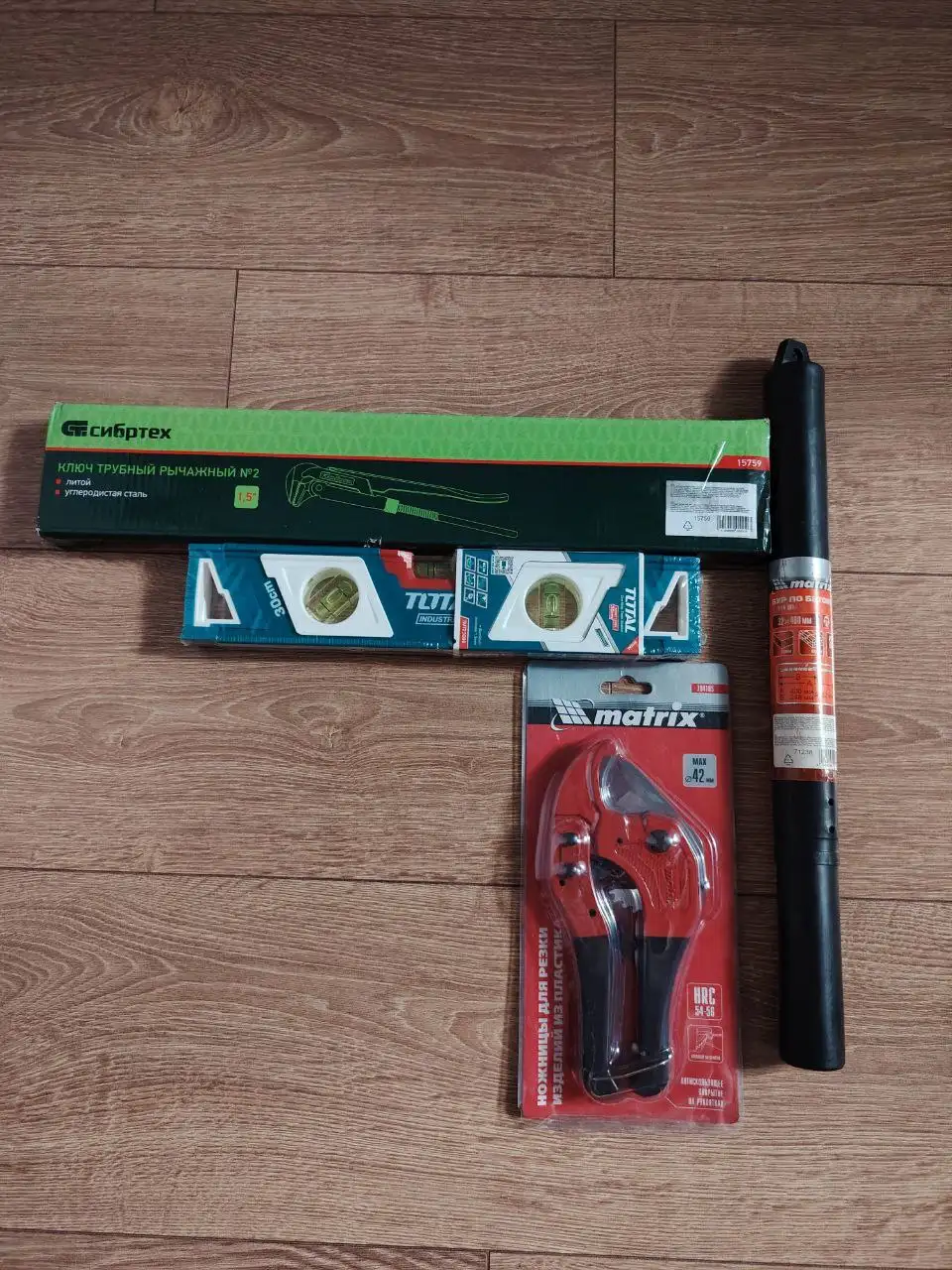 Продажа строительного инструмента: уровень, ножницы, ключ, бур - Барахолка в Люберцы