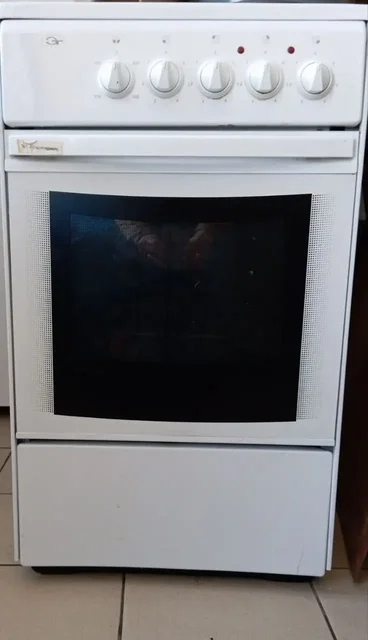 Продажа электрической плиты с нерабочей конфоркой - Товары для здоровья в Люберцы