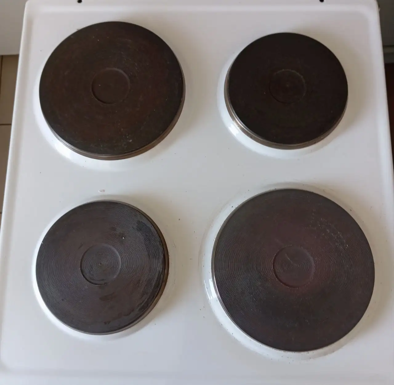 Продажа электрической плиты с нерабочей конфоркой - Бытовая техника (Для дома и дачи) в Люберцы