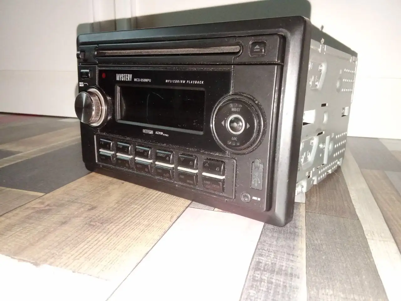 Продам магнитолу с поврежденным экраном - Автомагнитолы (Электроника) в Некрасовка