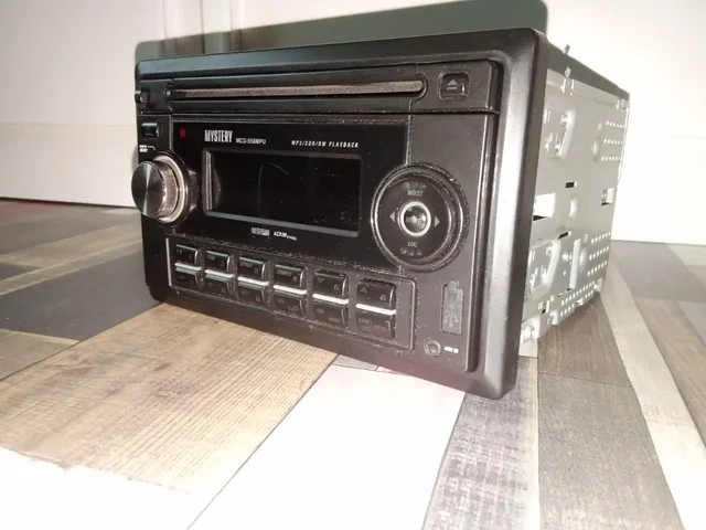 Продам магнитолу с поврежденным экраном - Автомагнитолы в Некрасовка