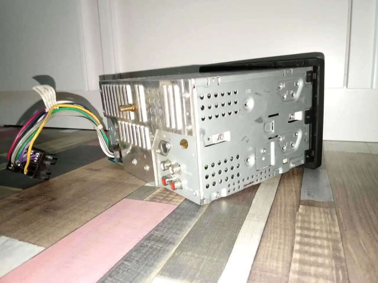 Продам магнитолу с поврежденным экраном - Автомагнитолы (Электроника) в Некрасовка