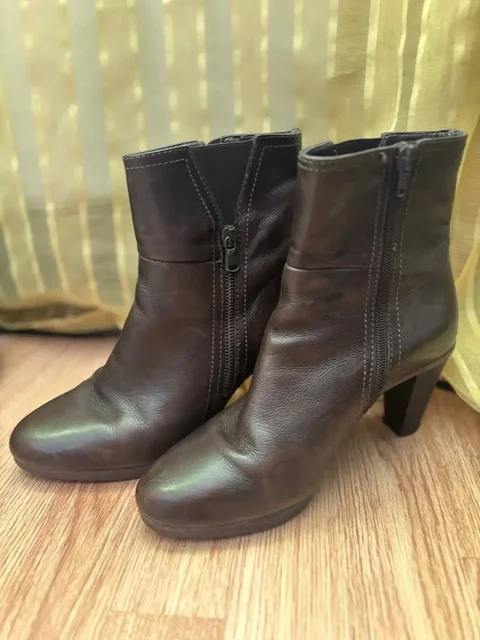 Ботинки кожаные на каблуке 38,5 размер - Брюки/Джинсы в Люберцы