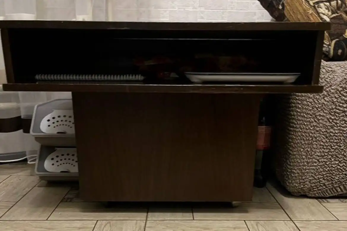 Журнальный столик на колесиках с полочками - Мебель (Барахолка) в Люберцы