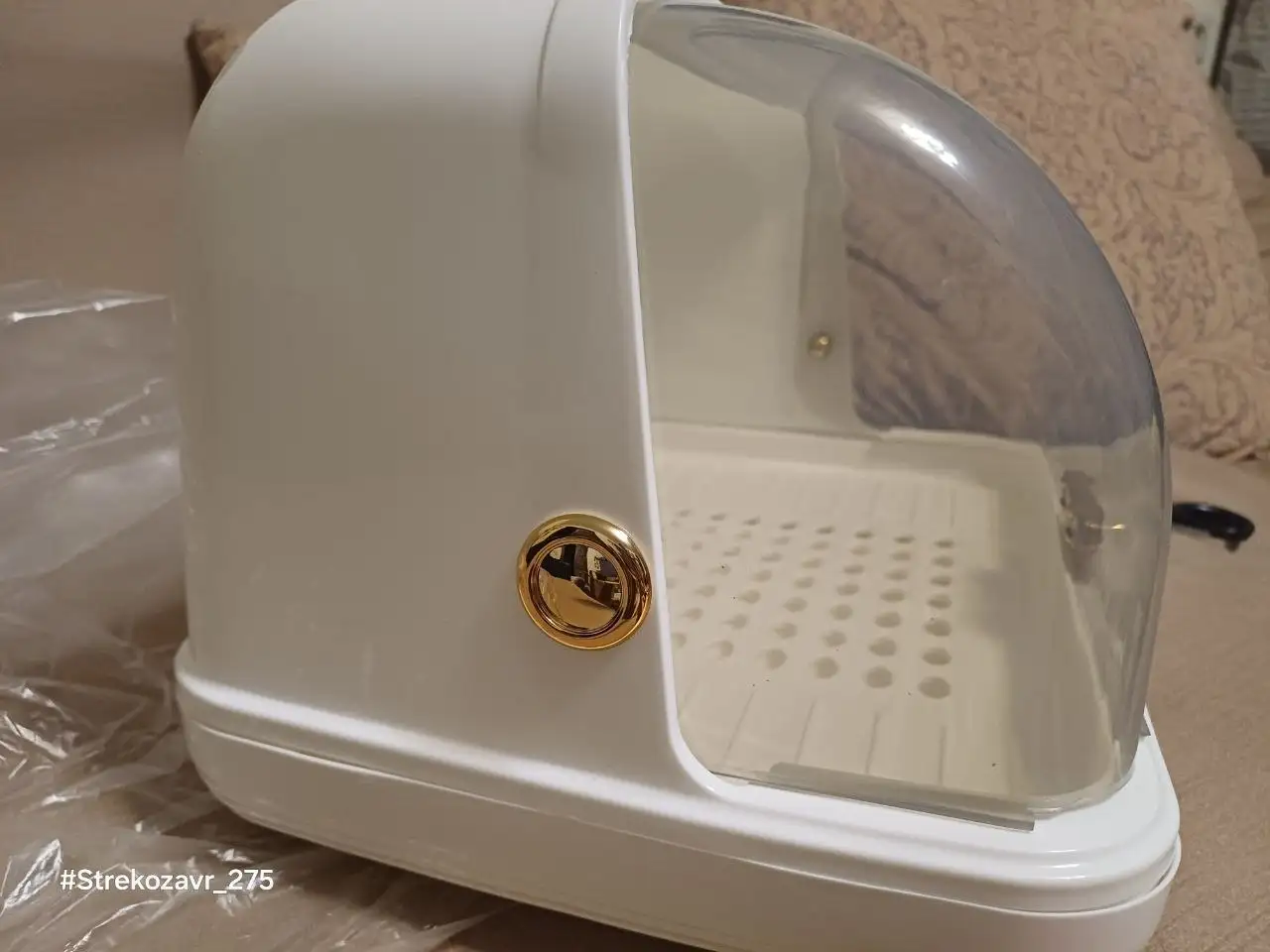 Продам большую пластиковую хлебницу белую с золотом - Посуда и кухонная утварь (Барахолка) в Люберцы