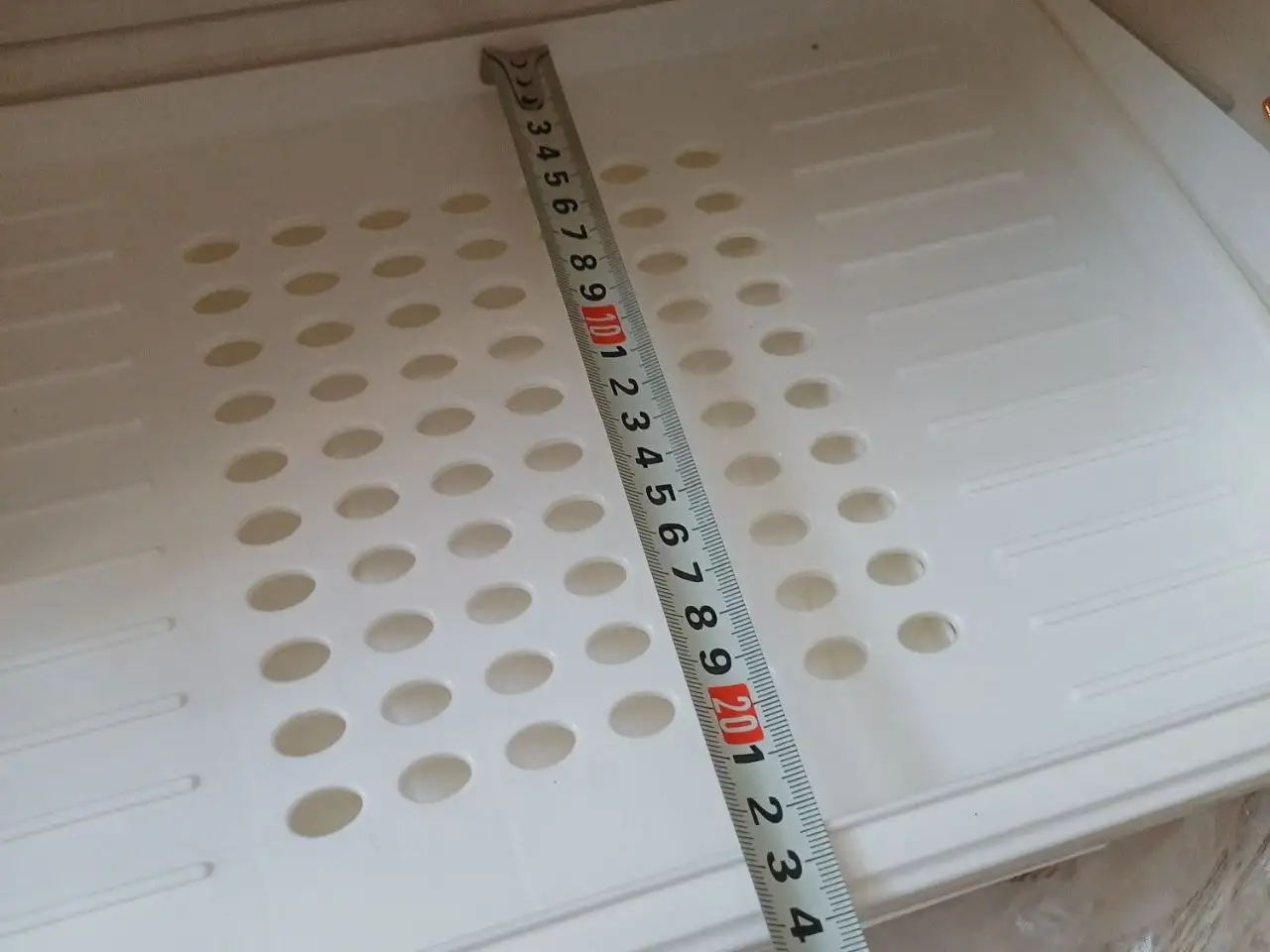 Продам большую пластиковую хлебницу белую с золотом - Посуда и кухонная утварь (Барахолка) в Люберцы