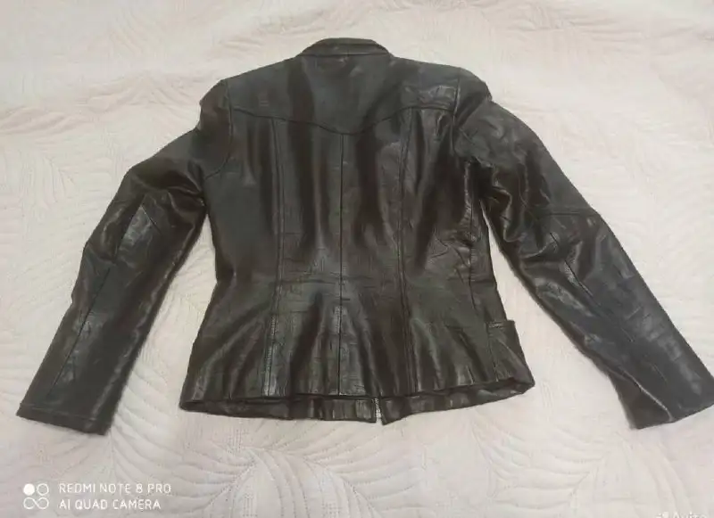 Кожаная женская куртка б/у 44-46 размер - Верхняя одежда (Одежда) в Люберцы