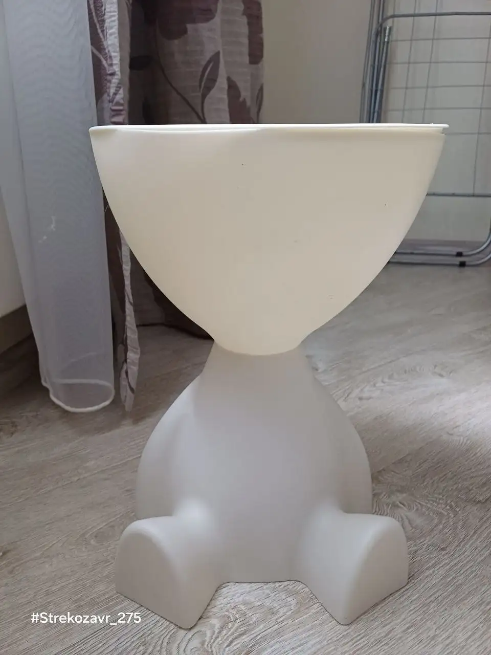 Декоративный пластиковый столик - Мебель (Барахолка) в Люберцы