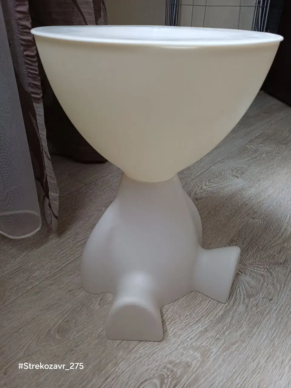 Декоративный пластиковый столик - Мебель (Барахолка) в Люберцы