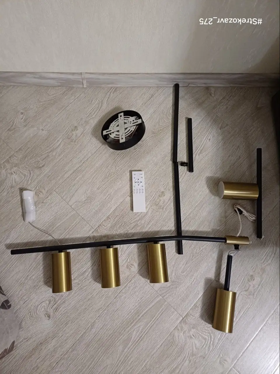 Продам подвесную светодиодную люстру на штанге на 5 плафонов - Освещение (Для дома и дачи) в Люберцы