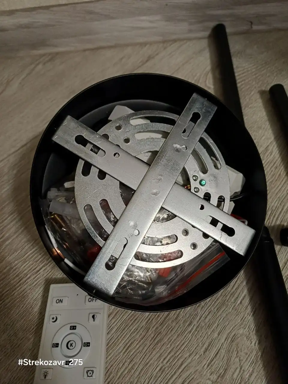 Продам подвесную светодиодную люстру на штанге на 5 плафонов - Освещение (Для дома и дачи) в Люберцы