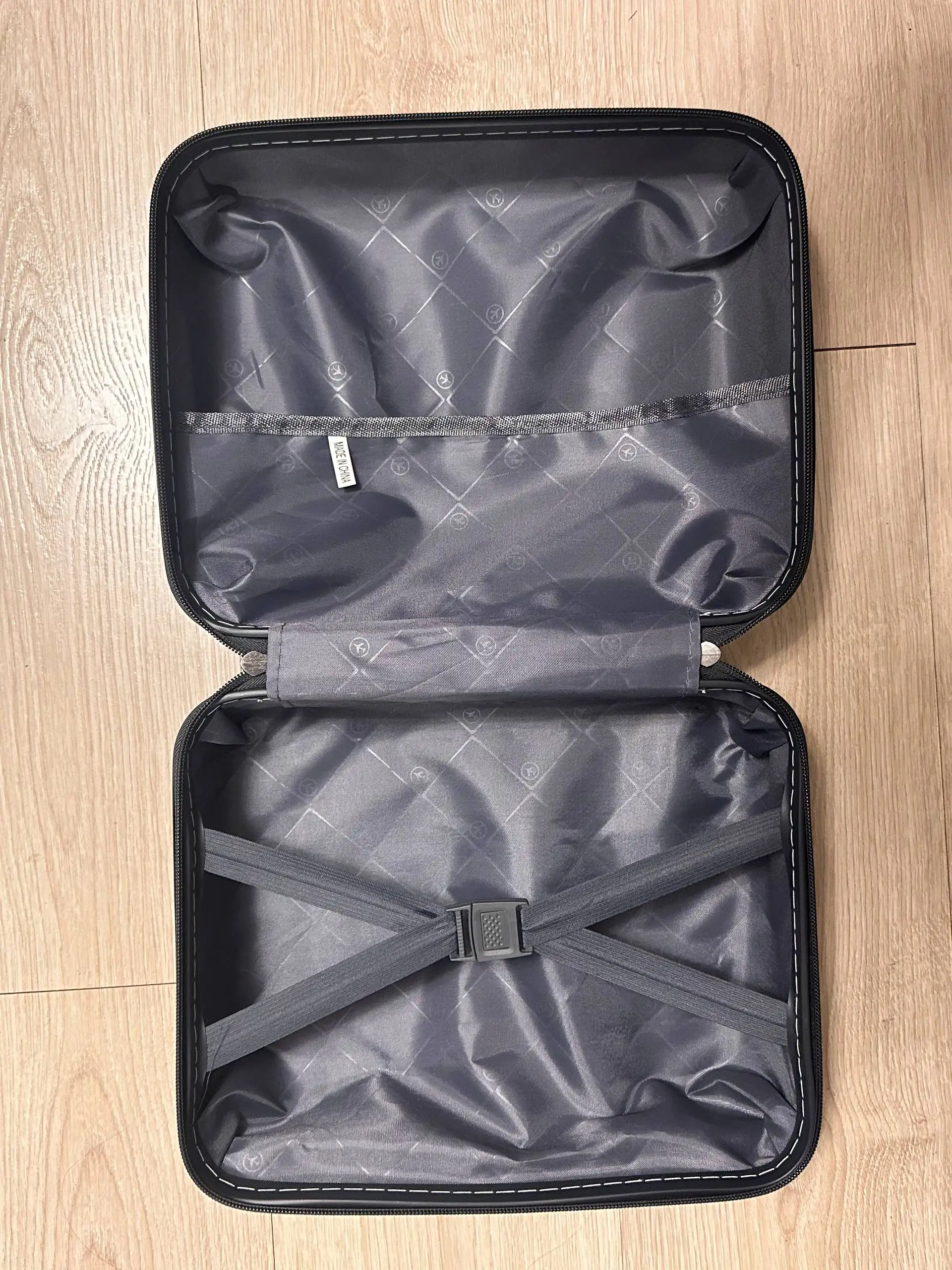 Чемодан с бьюти кейсом S - Барахолка в Люберцы