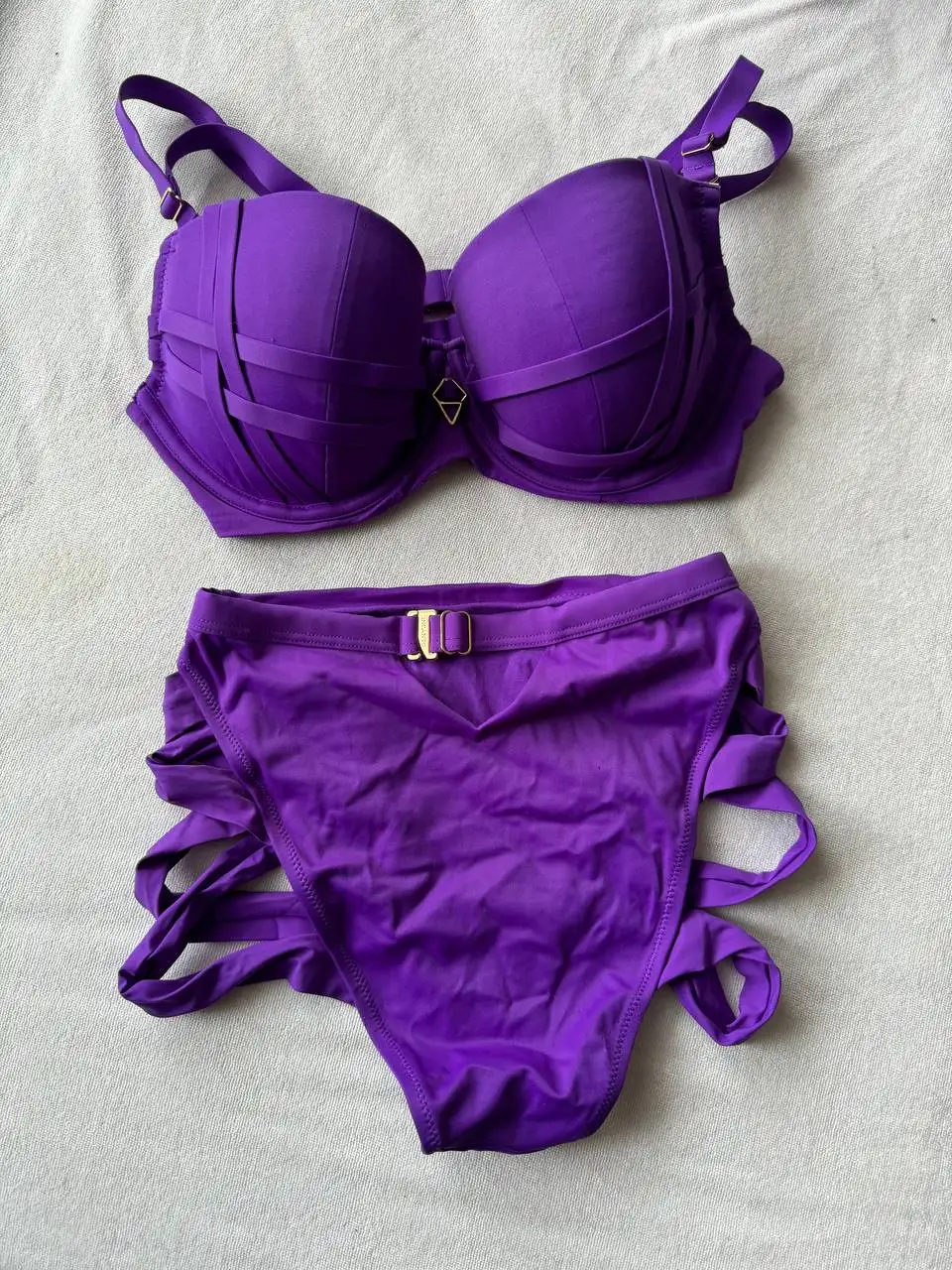 Два купальника: фиолетовый Incanto и белый - Купальники (Одежда) в Люберцы