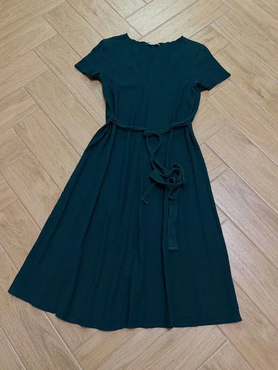 Платье ZARA темно-зеленое размер S/M - Женская одежда (Одежда) в Москва