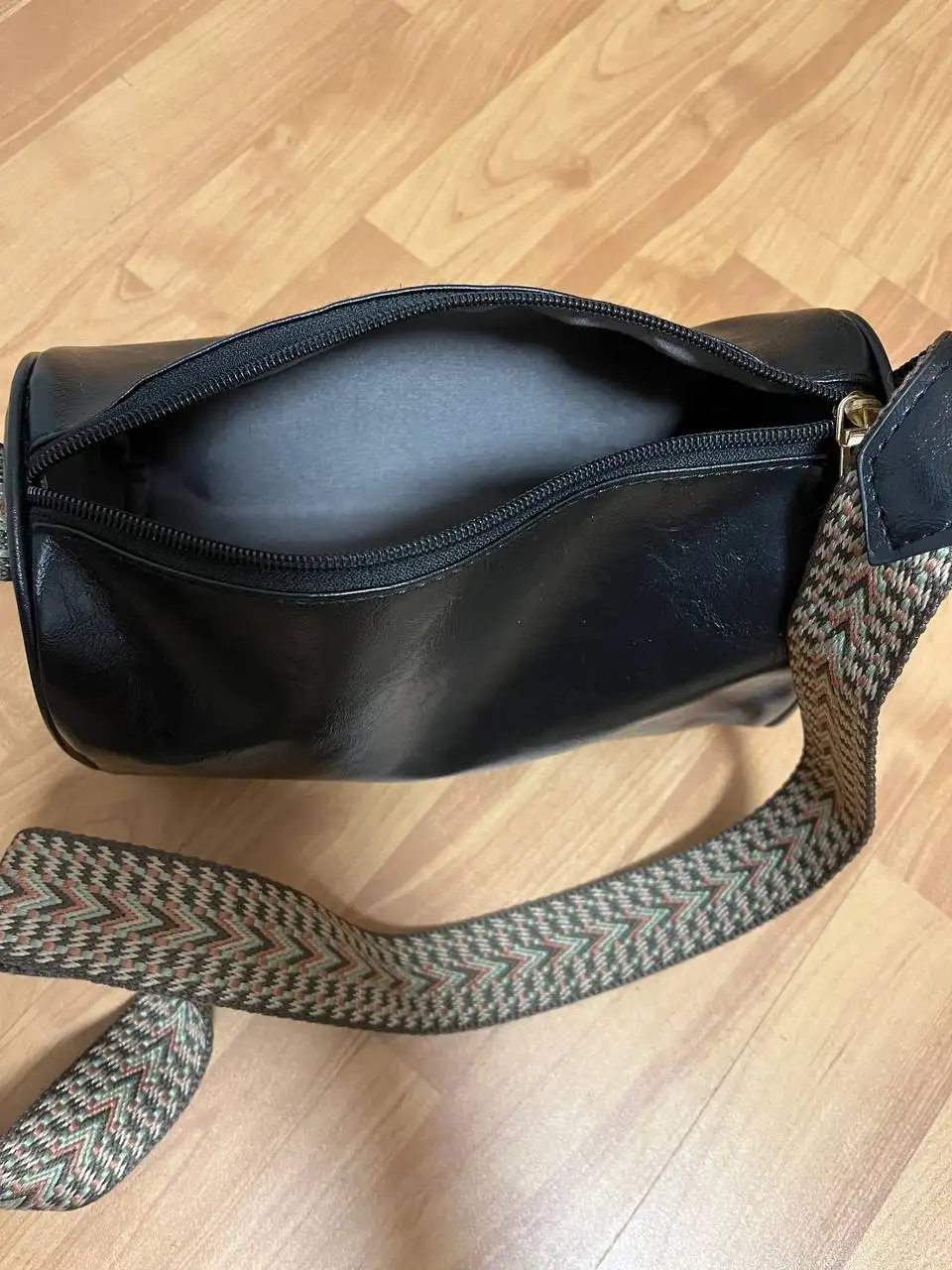 Продам женскую сумку почти новую - Сумки (Одежда) в Люберцы