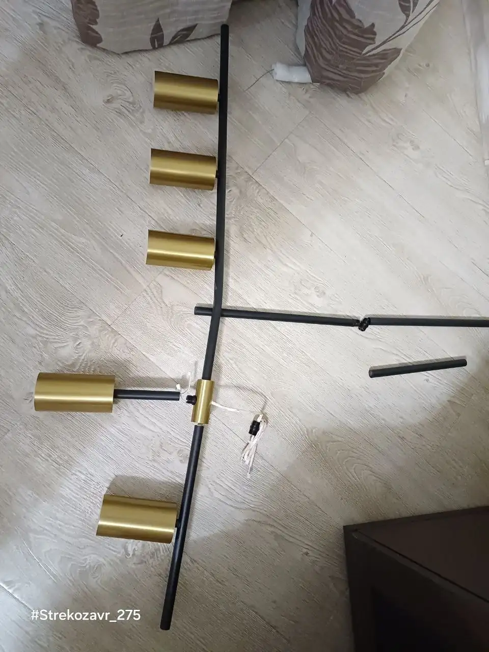 Потолочная подвесная люстра с дефектом - Для дома и дачи в Люберцы