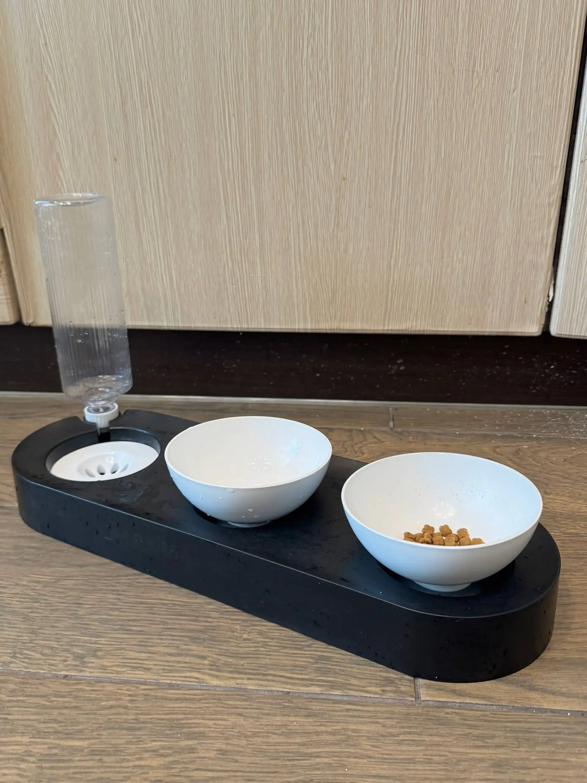 Поилка и две миски для животных - Барахолка в Люберцы