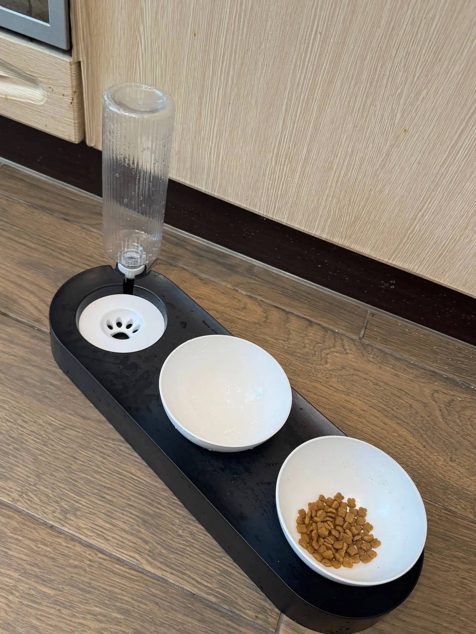 Поилка и две миски для животных - Барахолка в Люберцы