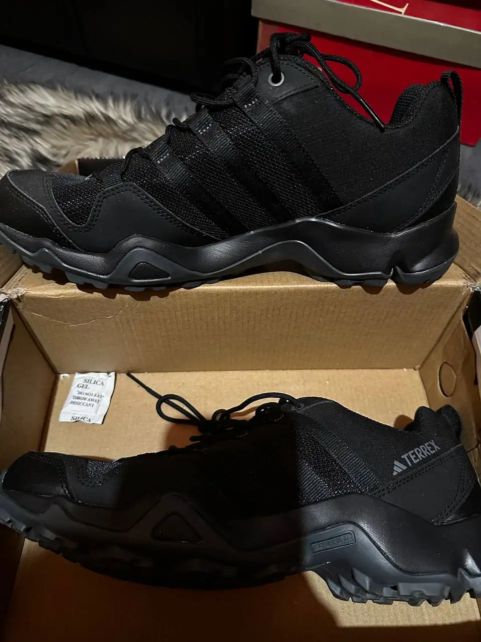 Кроссовки состояние новых - Обувь (Одежда) в Некрасовка