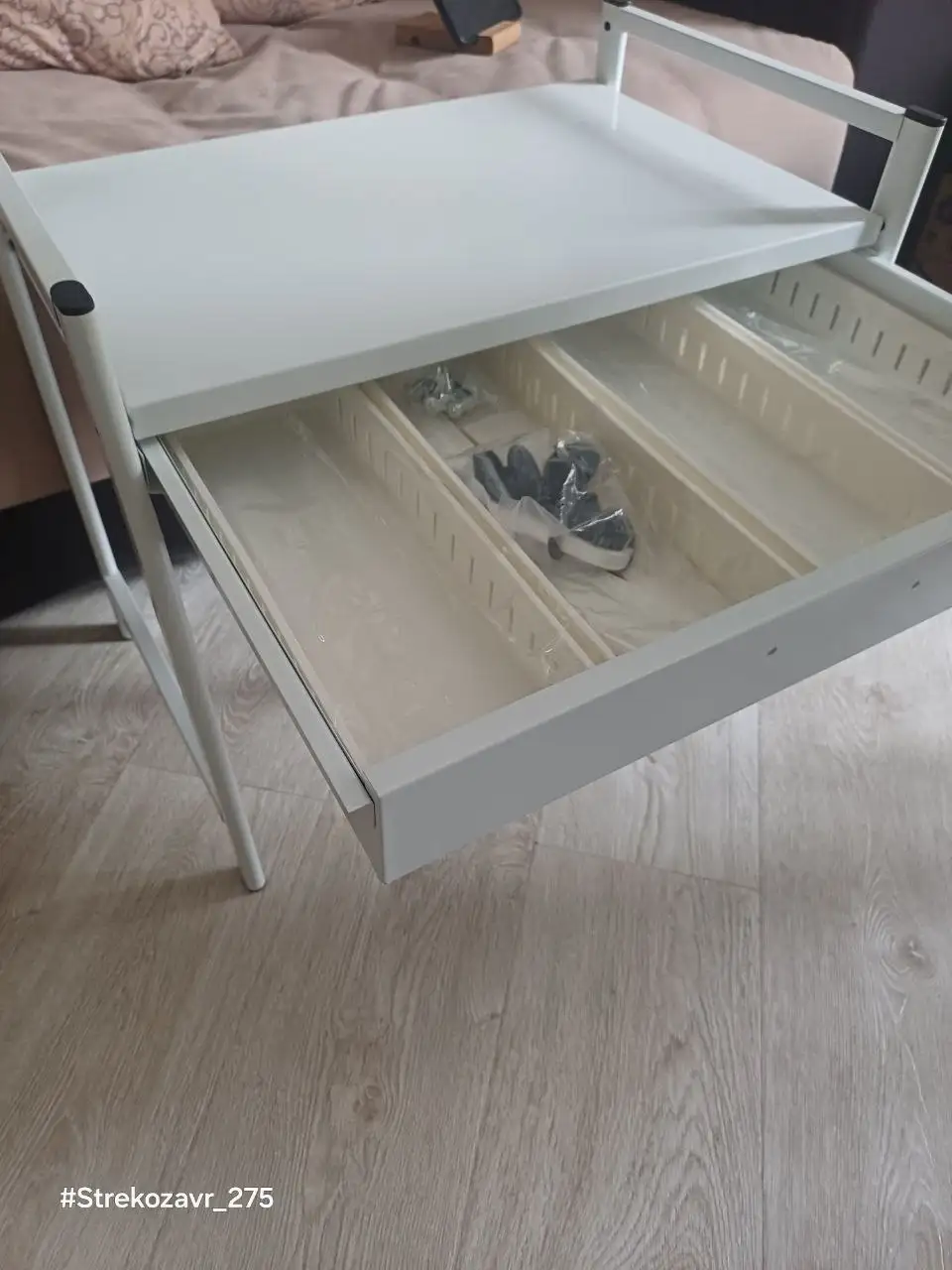 Продам металлический раскладной столик-тумбу - Столики и тумбы (Для дома и дачи) в Люберцы