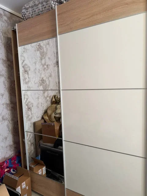 Продам шкаф-купе и письменный стол - Подушки в Люберцы