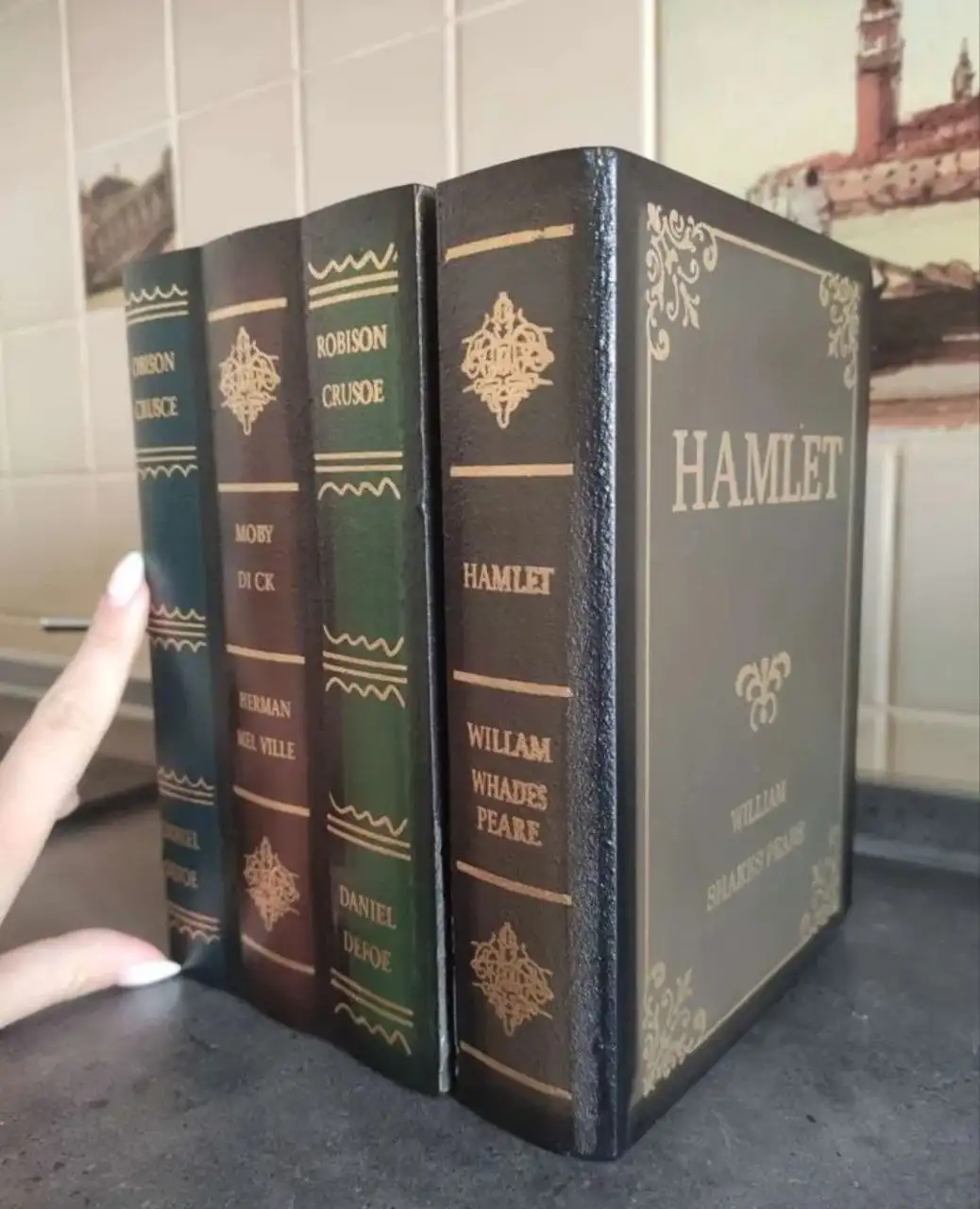 Большая деревянная шкатулка в форме стопки книг - Барахолка в Некрасовка